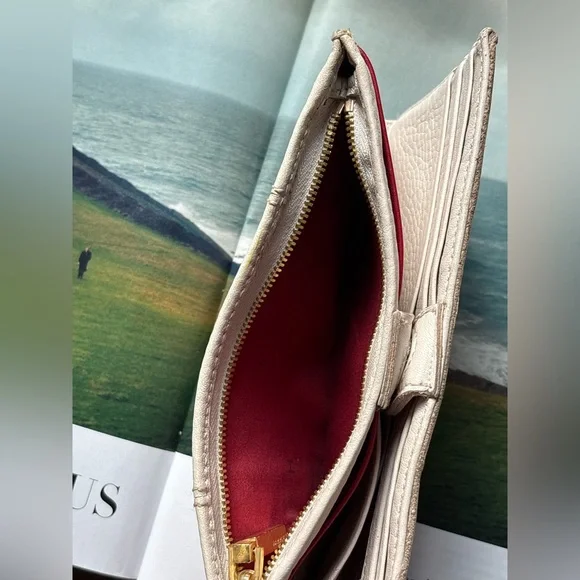 Hammitt 110 North Pebble Leather Wallet In Calla Lilly White/Brushed Gold - Picture 8 of 15